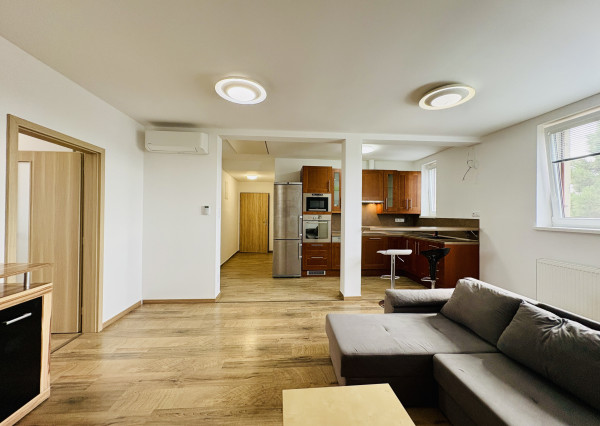 Na prenájom veľký 2i byt v rodinnom dome s parkovacím miestom