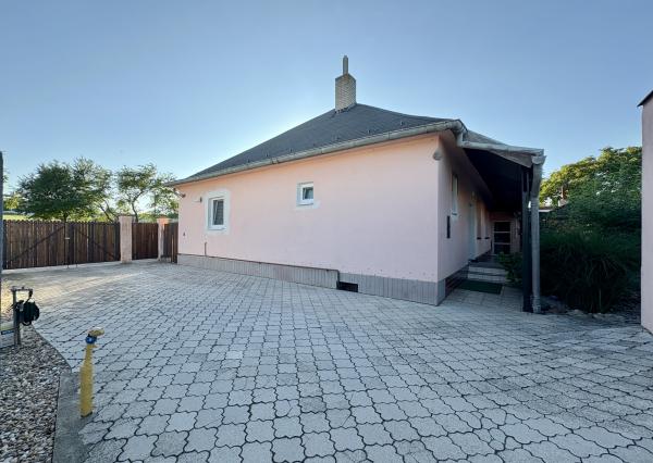 REZERVOVANÉ - Štýlový, zrekonštruovaný, zariadený RD, pripravený na okamžité nasťahovanie