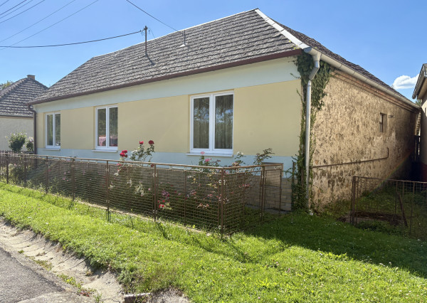 Priestranný rodinný dom v pôvodnom stave - Dobrá Voda