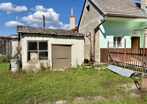 Priestranný rodinný dom v pôvodnom stave - Dobrá Voda