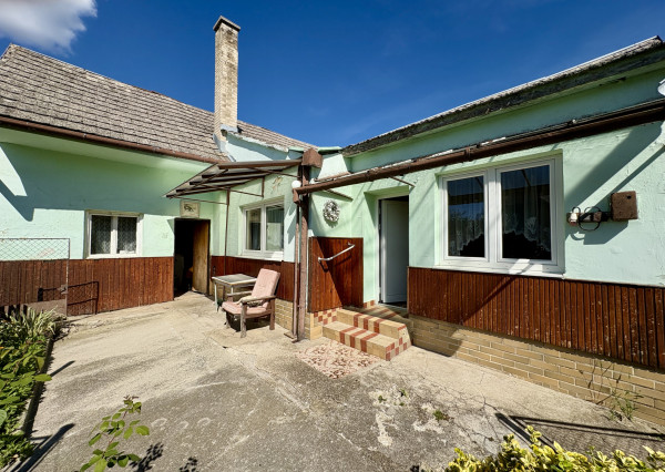 Priestranný rodinný dom v pôvodnom stave - Dobrá Voda