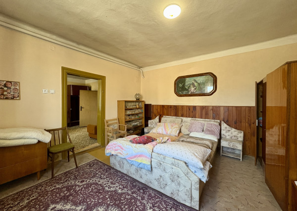 Priestranný rodinný dom v pôvodnom stave - Dobrá Voda