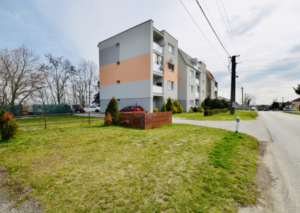 Veľký 3izbový byt s loggiou a pivnicou len 10 min. od Trnavy