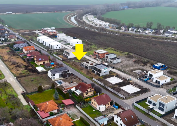 Stavebný pozemok s projektom a stavebným povolením