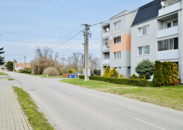 Veľký 3izbový byt s loggiou a pivnicou len 10 min. od Trnavy