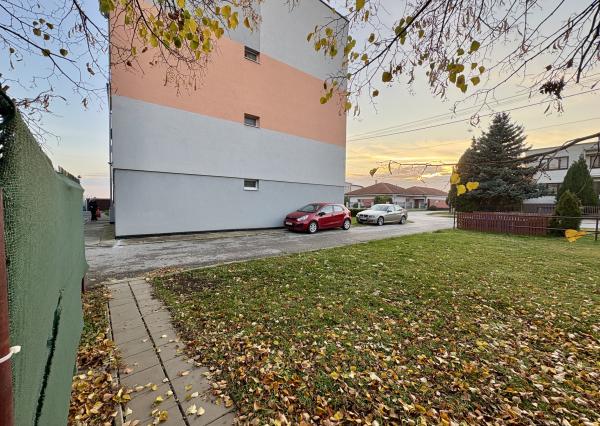 Veľký 3izbový byt s loggiou a pivnicou len 10 min. od Trnavy