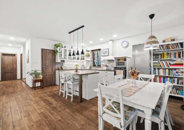 Krásny podpivničený 5-izbový rodinný dom pod lesom