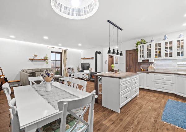 Krásny podpivničený 5-izbový rodinný dom pod lesom