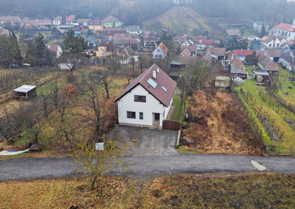 Krásny podpivničený 5-izbový rodinný dom pod lesom