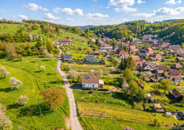 Krásny podpivničený 5-izbový rodinný dom pod lesom