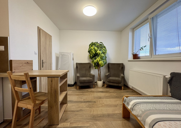 Garsonka v rodinnom dome s parkovaním vo dvore