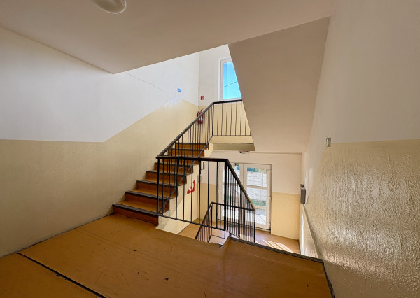 Veľký 2i byt s loggiou a garážou len 5 min. od Senca