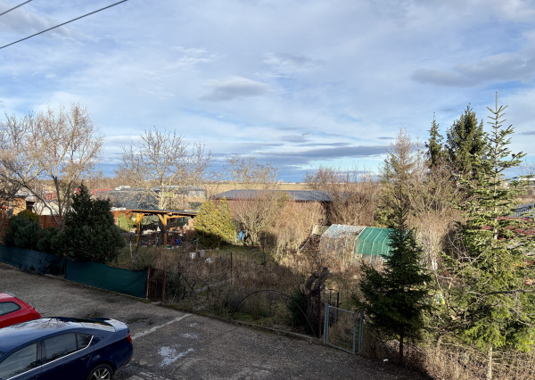 Veľký 2i byt s loggiou a garážou len 5 min. od Senca