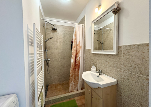 Veľký 2i byt s loggiou a garážou len 5 min. od Senca