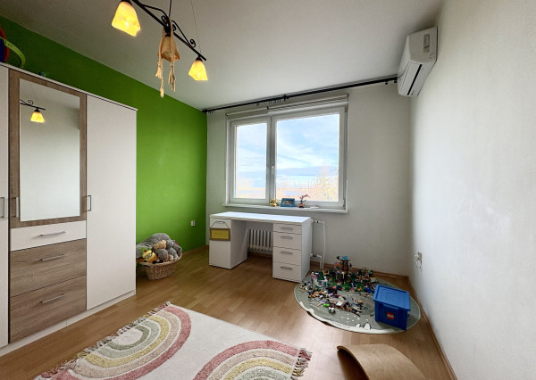 Veľký 2i byt s loggiou a garážou len 5 min. od Senca