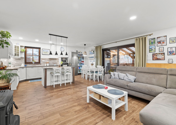 Krásny podpivničený 5-izbový rodinný dom pod lesom