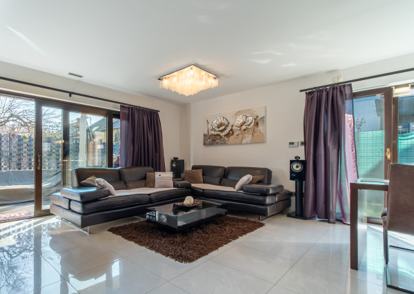 Moderný, kompletne zariadený rodinný dom - Trnava Spiegelsaal