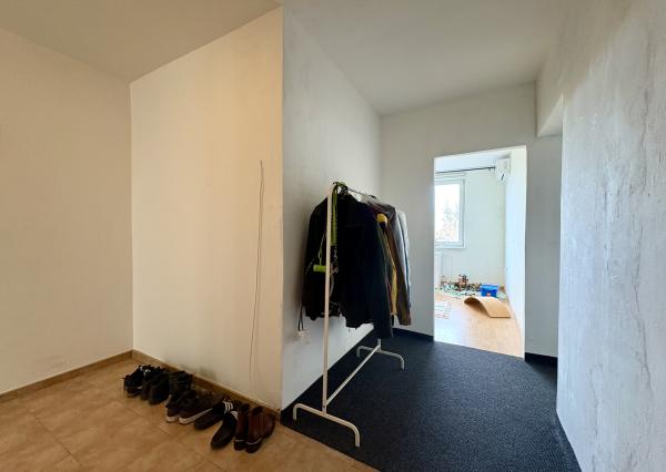 Veľký 2i byt s loggiou a garážou len 5 min. od Senca