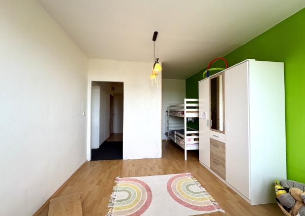 Veľký 2i byt s loggiou a garážou len 5 min. od Senca