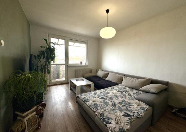 Veľký 2i byt s loggiou a garážou len 5 min. od Senca