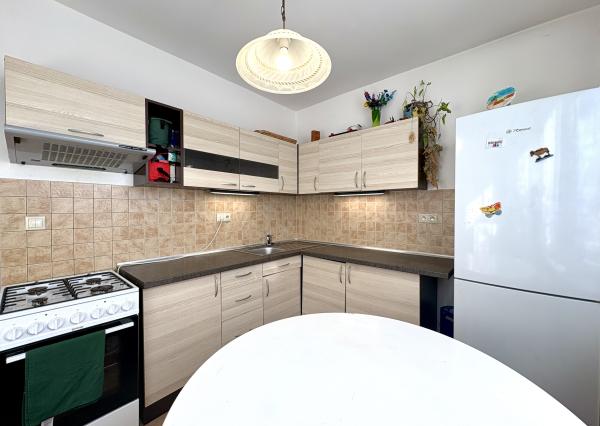 Veľký 2i byt s loggiou a garážou len 5 min. od Senca