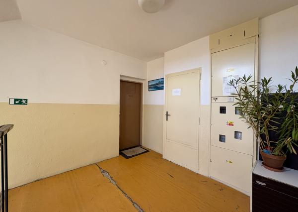 Veľký 2i byt s loggiou a garážou len 5 min. od Senca