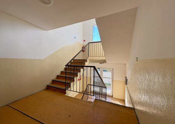 Veľký 2i byt s loggiou a garážou len 5 min. od Senca