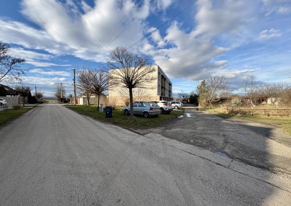 Veľký 2i byt s loggiou a garážou len 5 min. od Senca