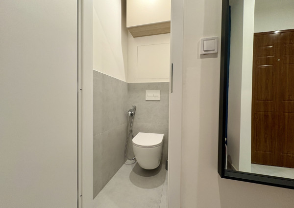 Buď prvý - Kompletne zrekonštruovaný, zariadený 1,5-izbový byt na skok od centra