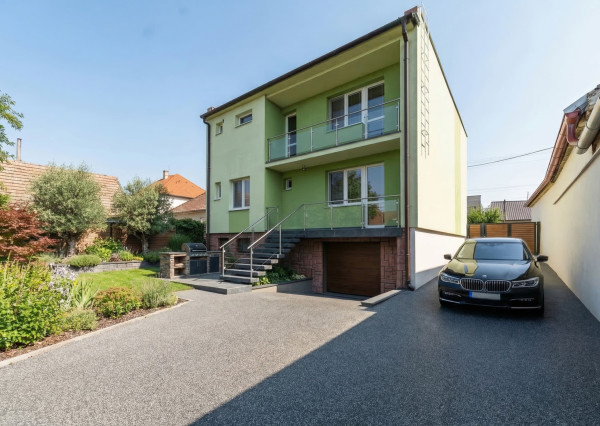 Priestranný 5i dom | pivnica | garáž | pozemok 2013 m2 | len 15 min. od Trnavy