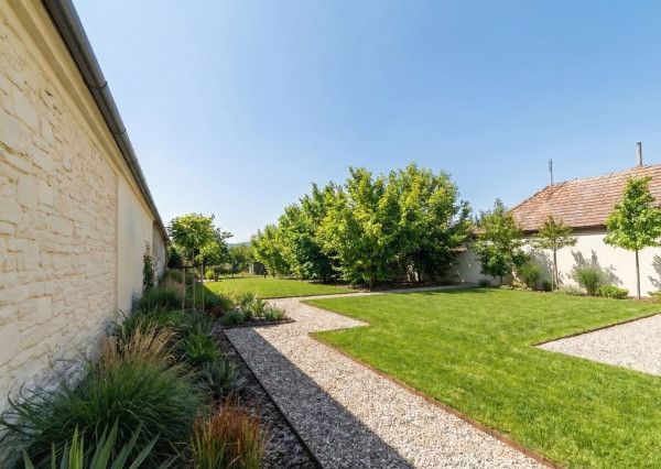 Priestranný 5i dom | pivnica | garáž | pozemok 2013 m2 | len 15 min. od Trnavy