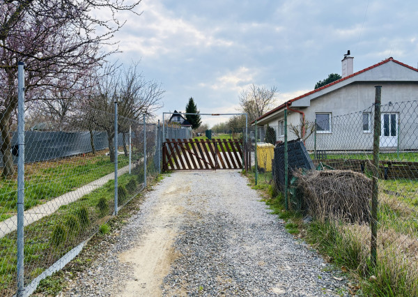 Záhrada a relax v blízkosti priehrady a Malých Karpát