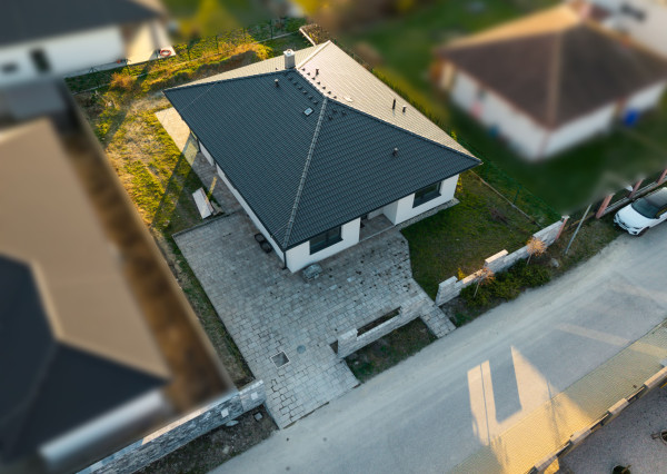 Skolaudovaný rodinný dom 4+1 s modernými technológiami, pozemok 617 m²