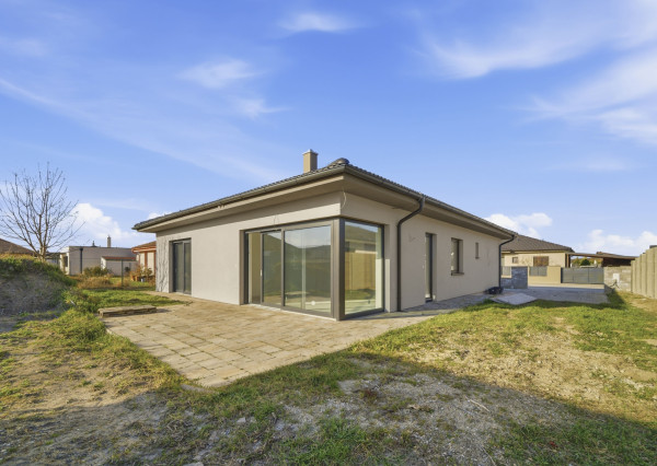 Skolaudovaný rodinný dom 4+1 s modernými technológiami, pozemok 617 m²