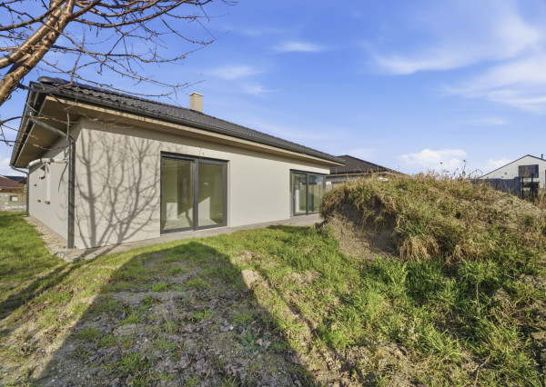 Skolaudovaný rodinný dom 4+1 s modernými technológiami, pozemok 617 m²