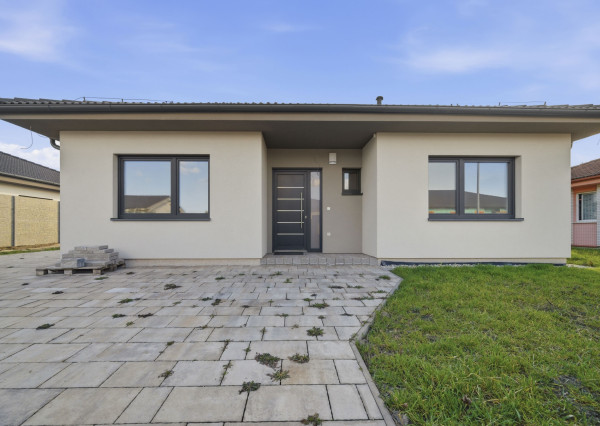 Skolaudovaný rodinný dom 4+1 s modernými technológiami, pozemok 617 m²