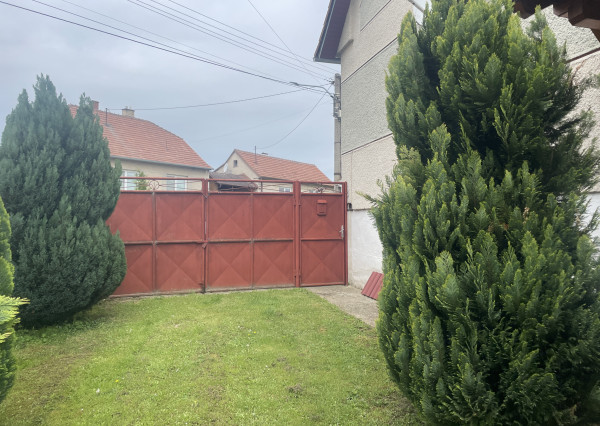 Dvojpodlažný rodinný dom na krásnom veľkom pozemku