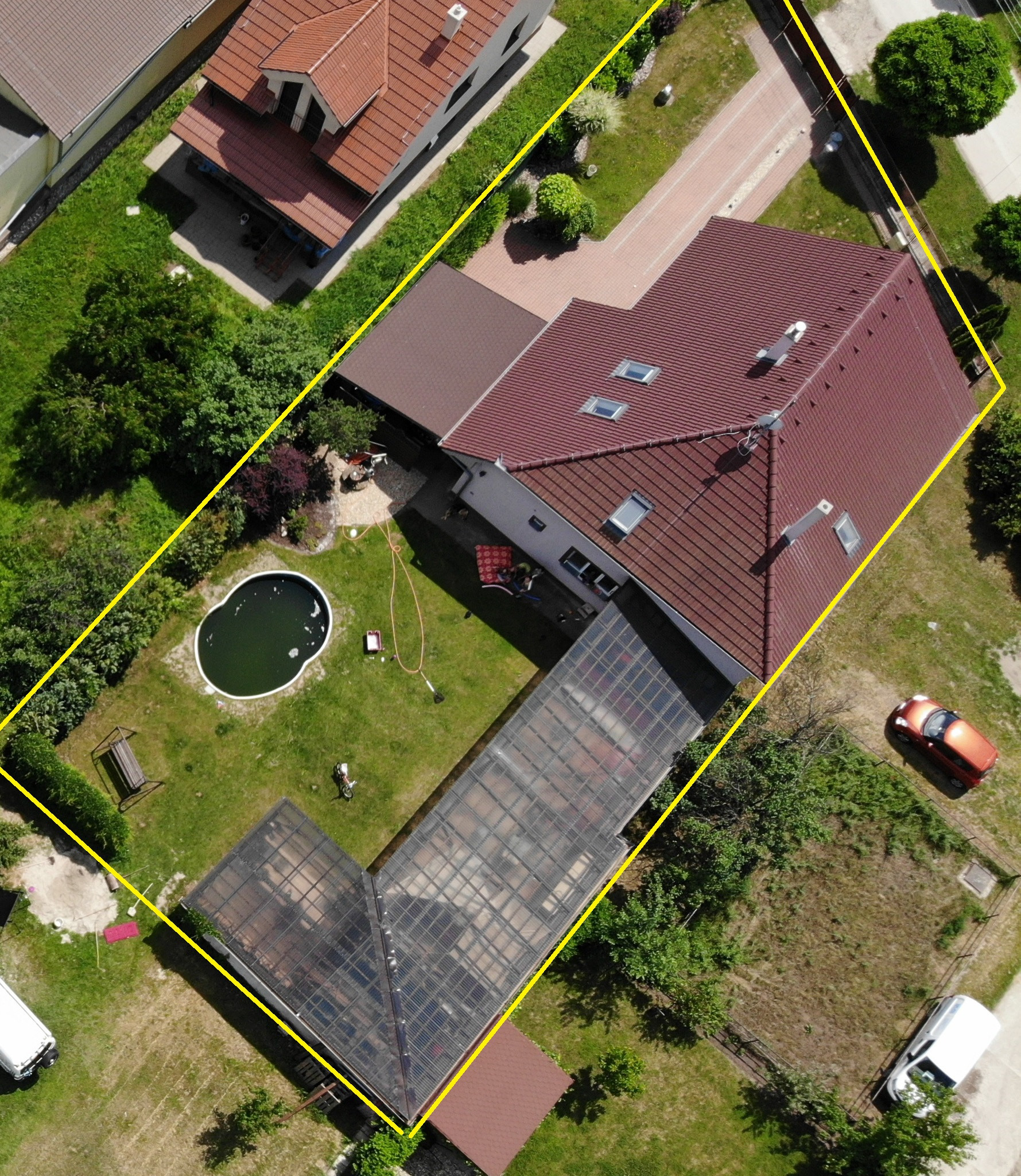 Veľký RD 5 min. od Senca, altánok, bazén, prístrešok na auto