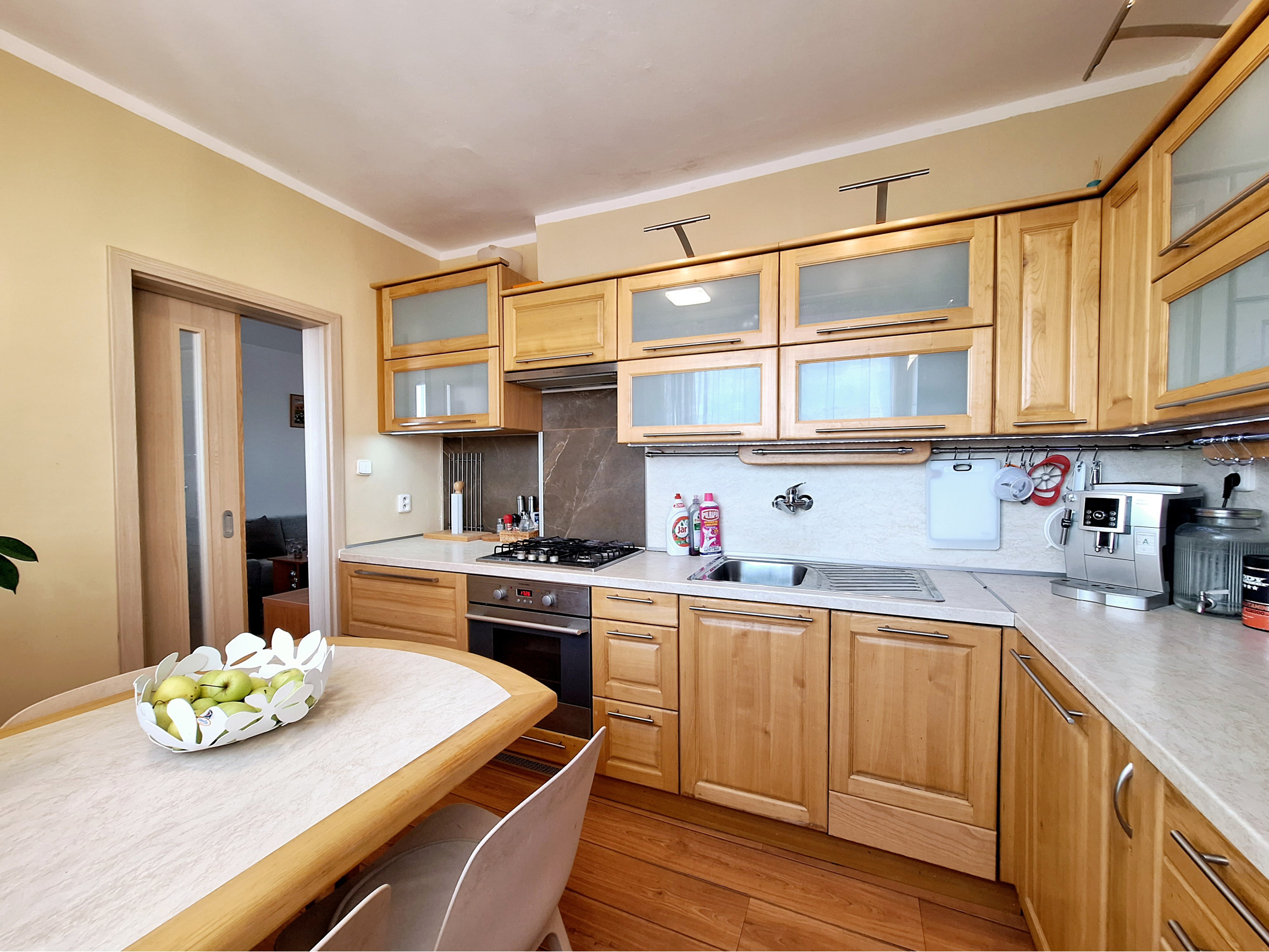 REZERVOVANÉ Zariadený 4i byt v obľúbenej lokalite