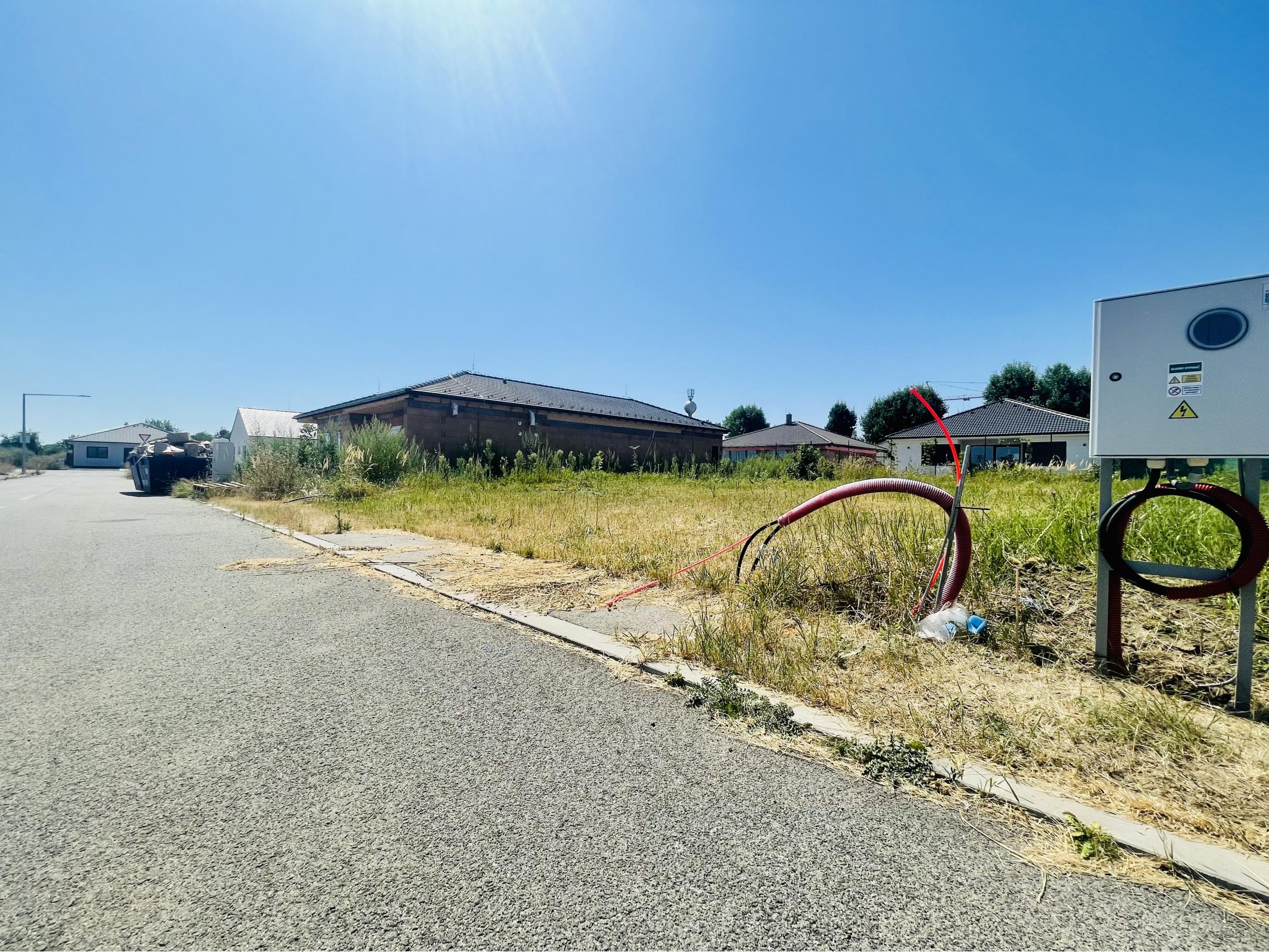 Stavebný pozemok s projektom a stavebným povolením na rodinný dom