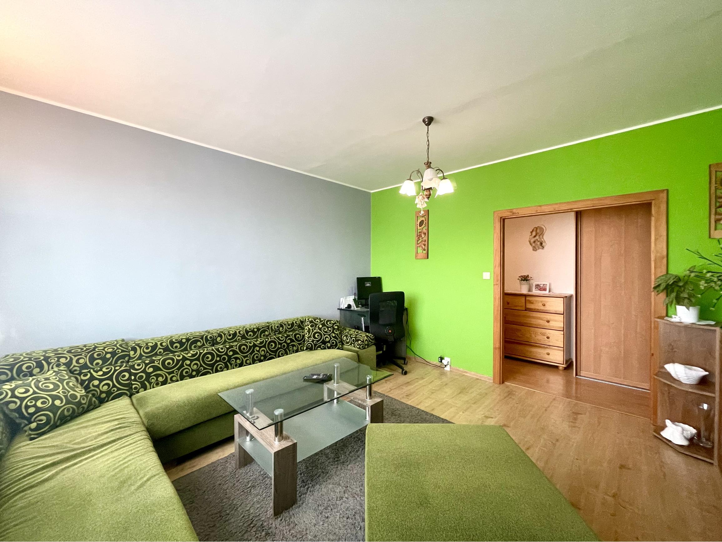 REZERVOVANÉ - Veľký a zariadený 2-izbový byt v obľúbenej lokalite s nádherným výhľadom