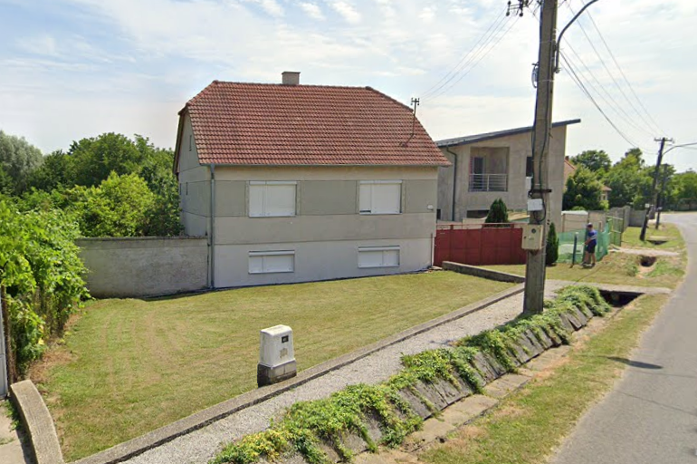 Dvojpodlažný rodinný dom na krásnom veľkom pozemku