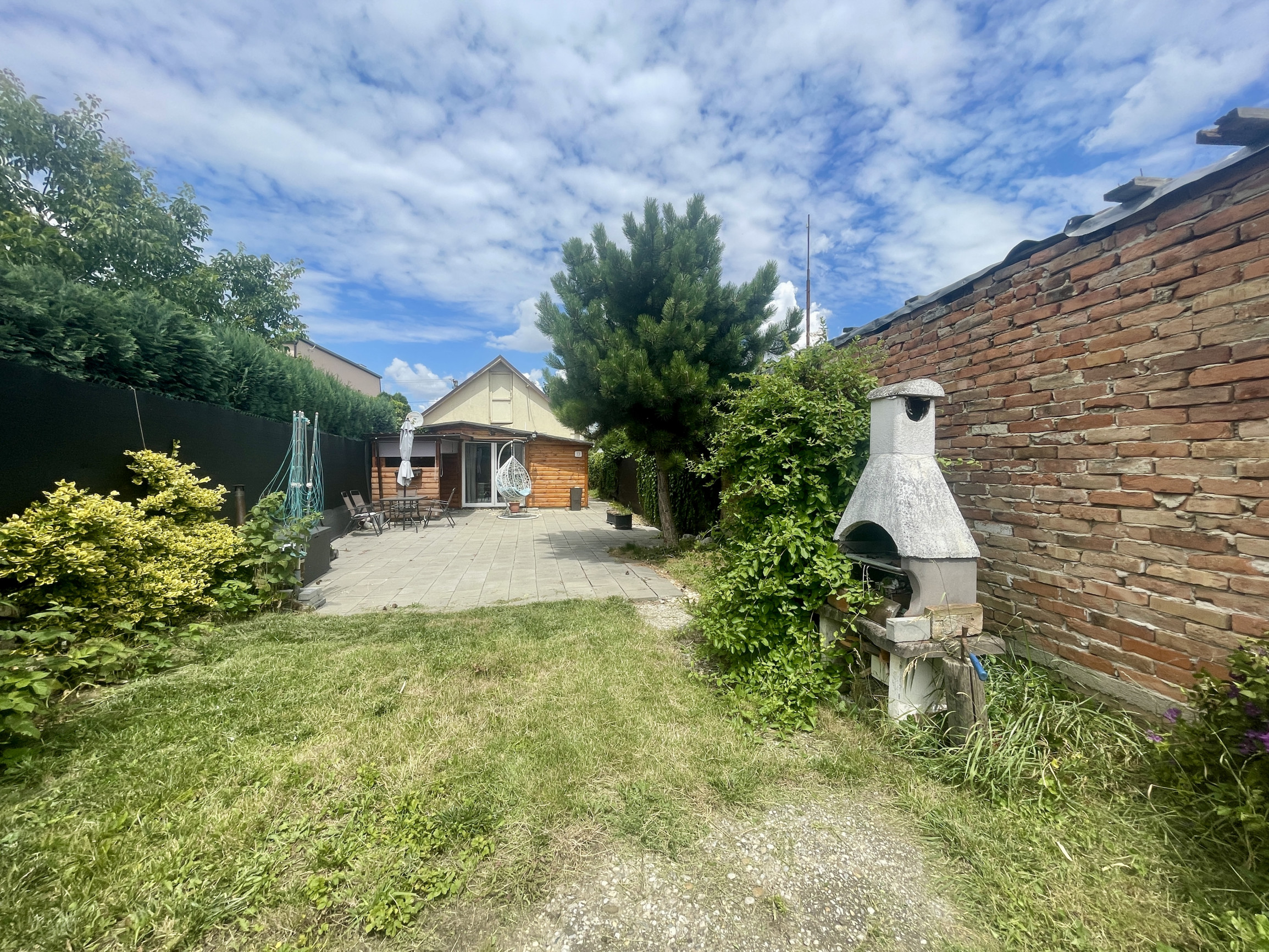 Zrekonštruovaný rodinný dom v centre obce k okamžitému nasťahovaniu