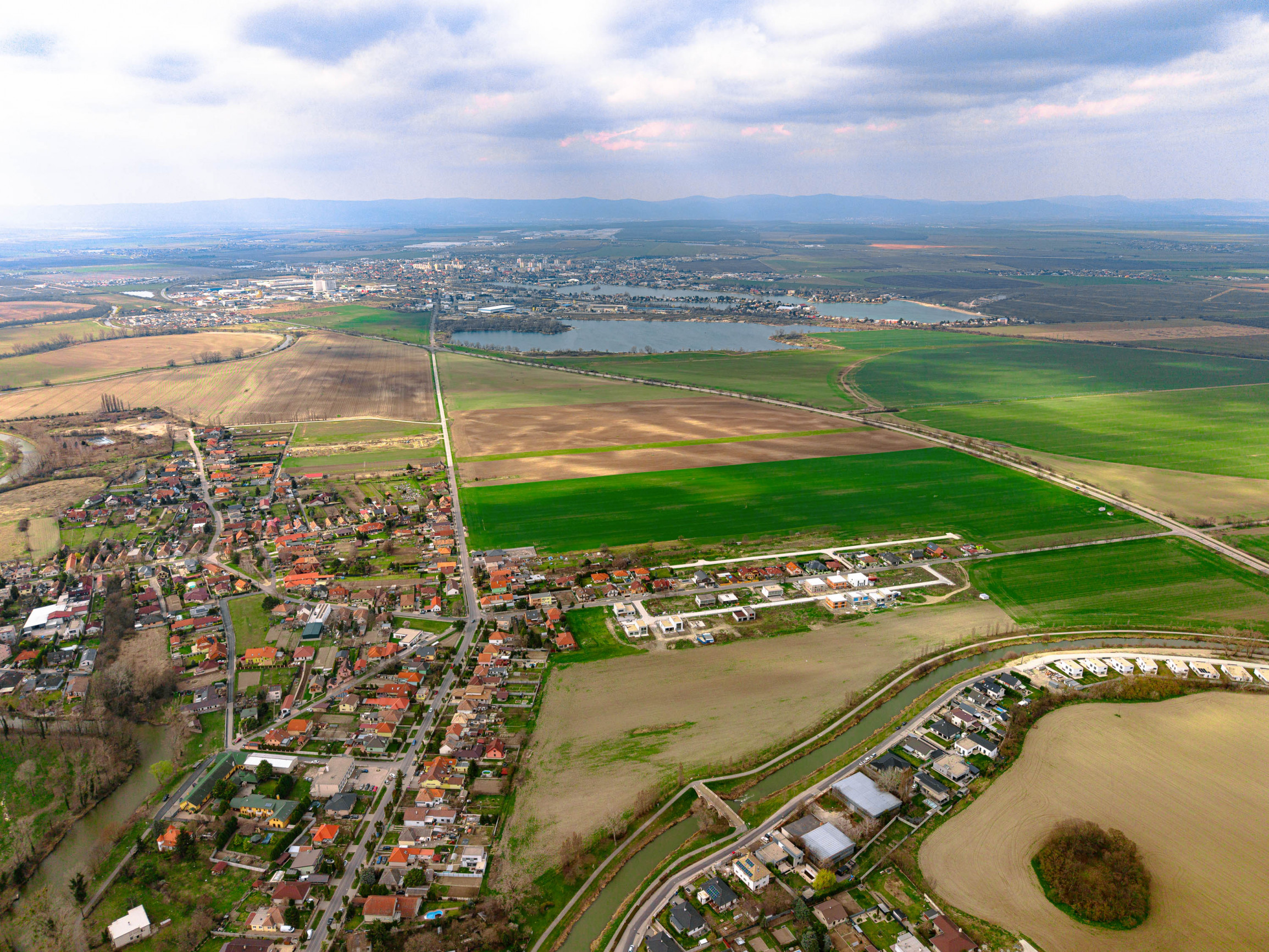 Stavebný pozemok s projektom a stavebným povolením