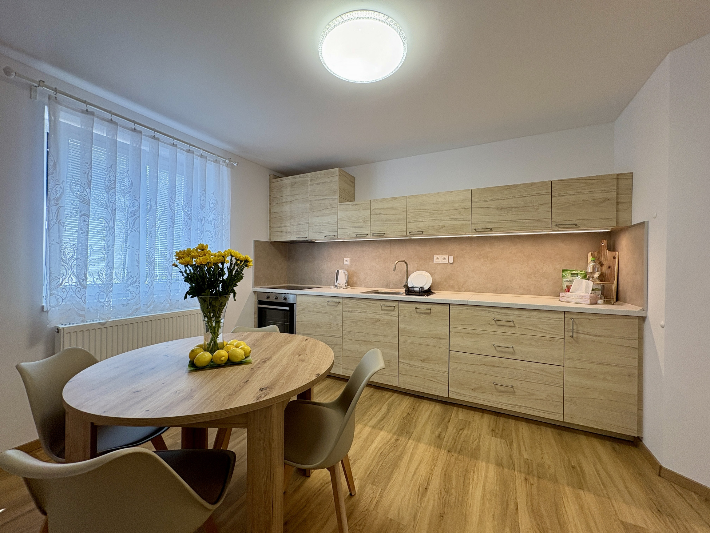 Buď prvý - zrekonštruovaný, zariadený 2i byt v RD so záhradou