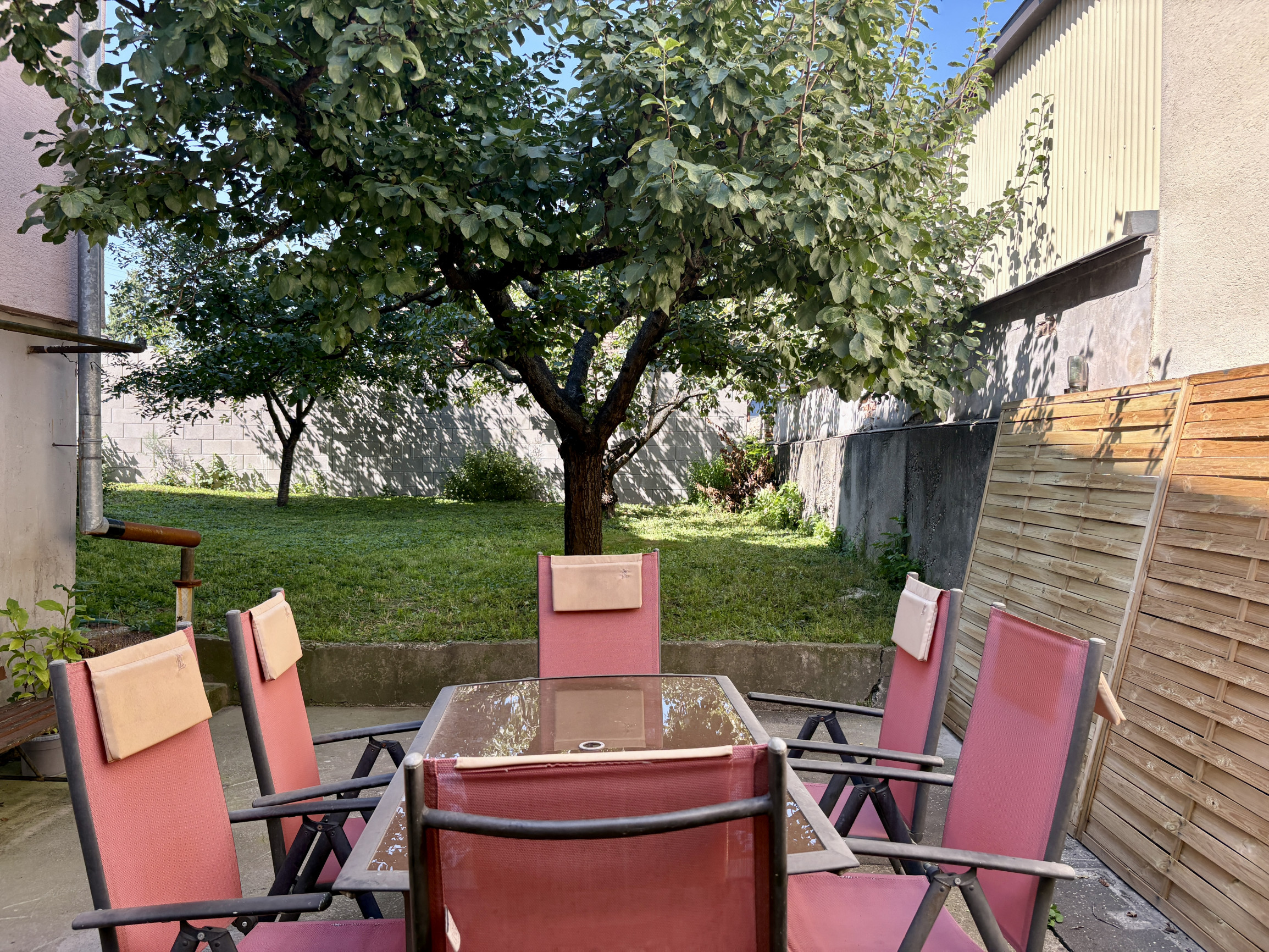 Buď prvý - zrekonštruovaný, zariadený 2i byt v RD so záhradou