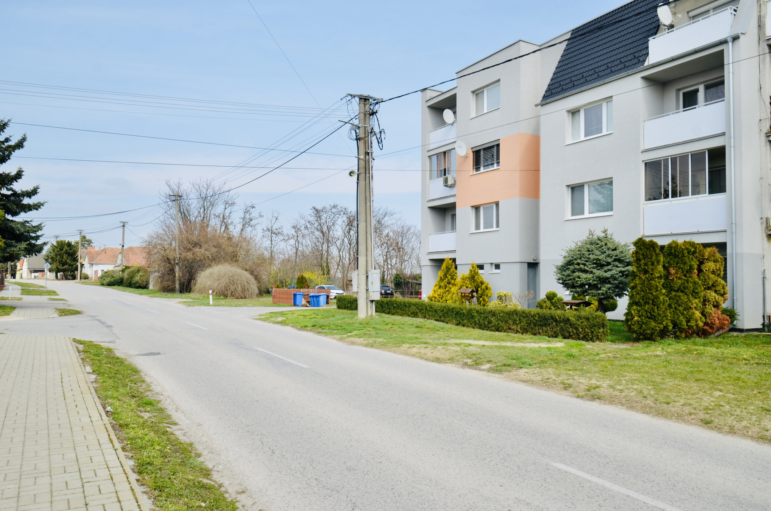 Veľký 3izbový byt s loggiou a pivnicou len 10 min. od Trnavy