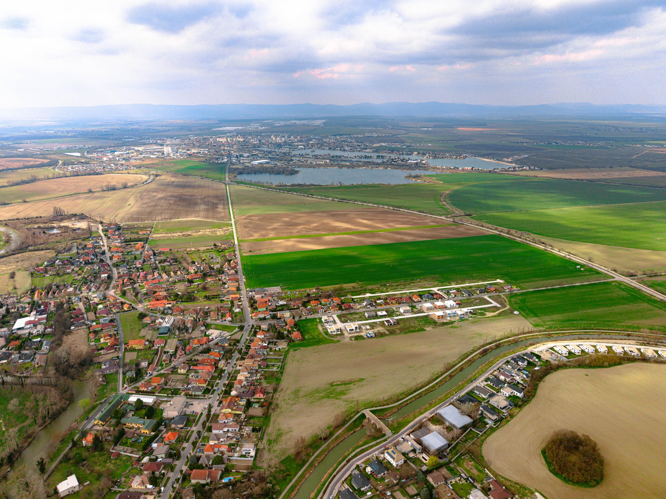 Stavebný pozemok s projektom a stavebným povolením