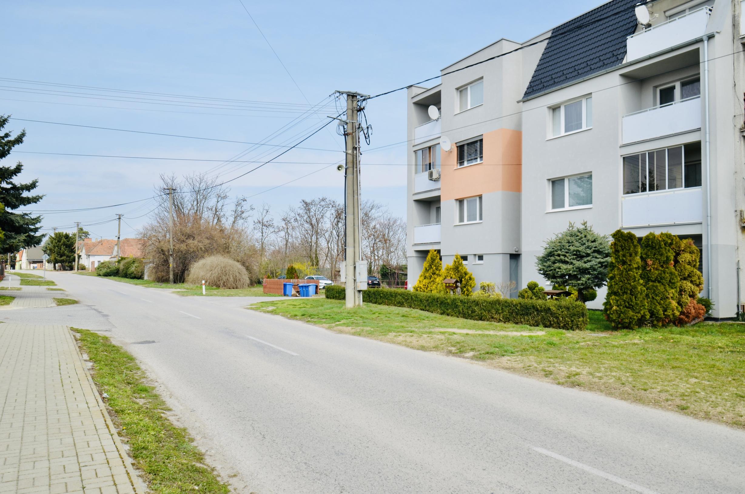 Veľký 3izbový byt s loggiou a pivnicou len 10 min. od Trnavy