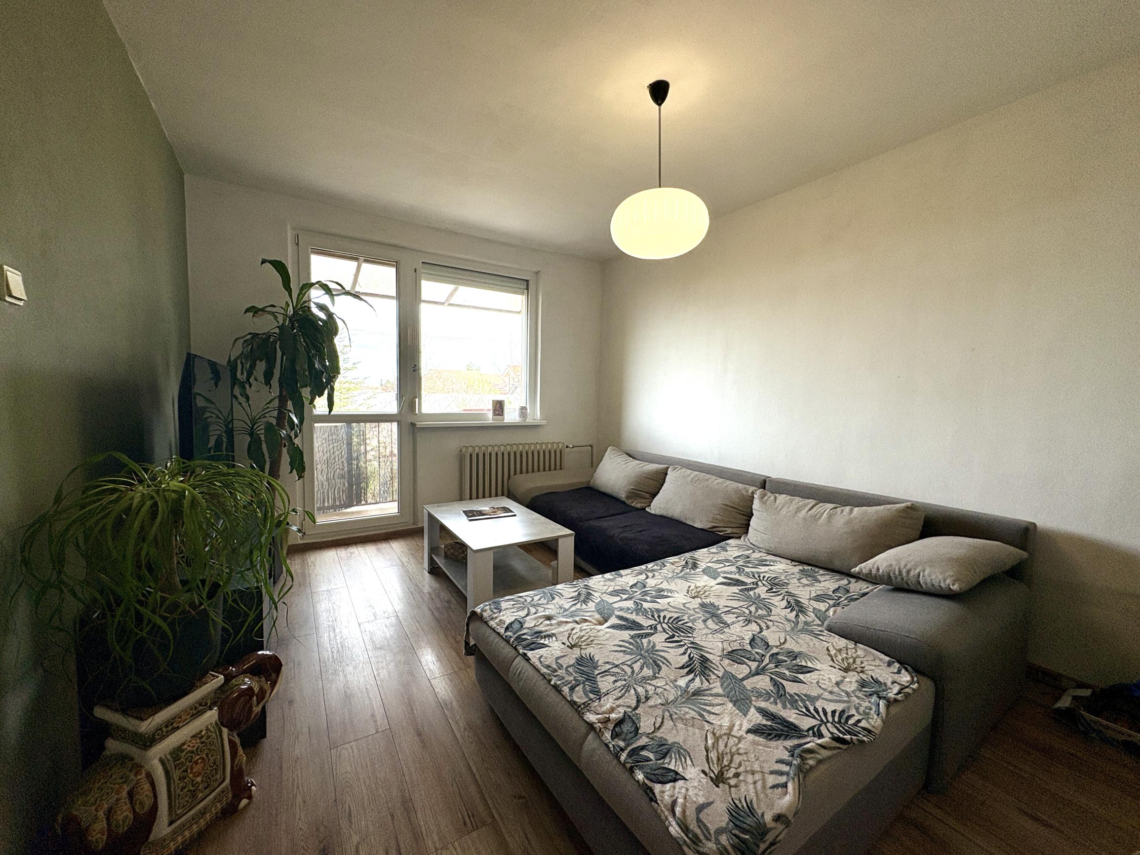 Veľký 2i byt s loggiou a garážou len 5 min. od Senca